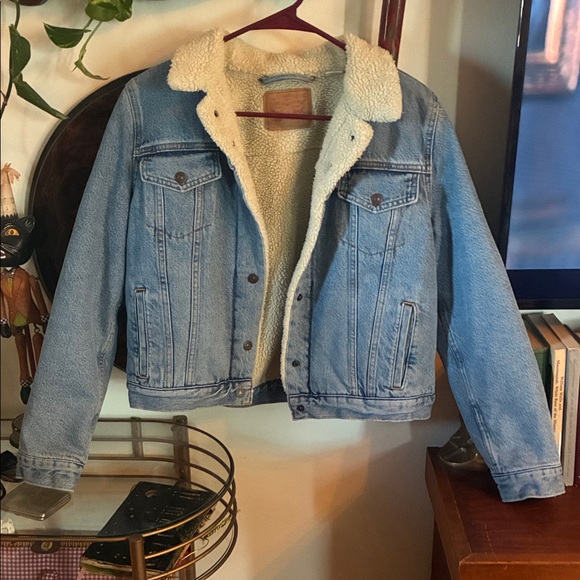Levi's Blue Jean Jacket with Cream Sherpa Lining - Picture 1 of 3